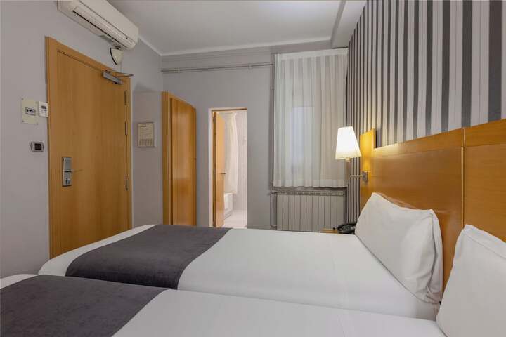 Room 25 of 73