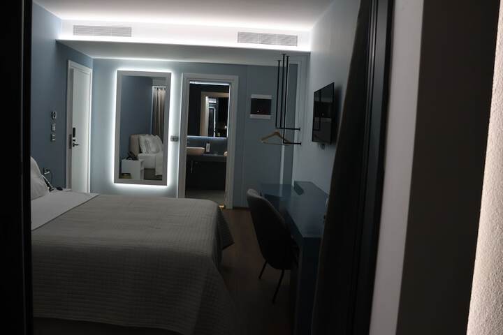 Room 4 of 42