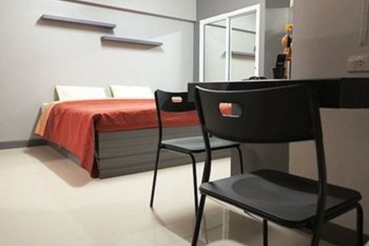 Room 6 of 9