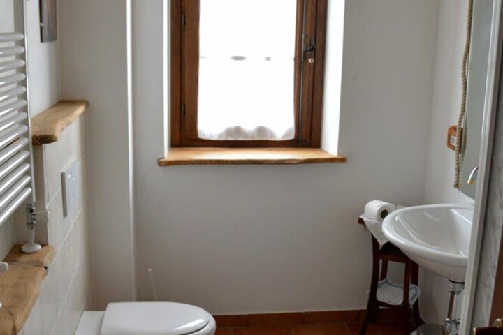 Room 17 of 32