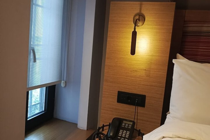 Room 31 of 97