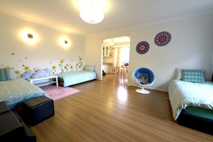 Room 17 of 27