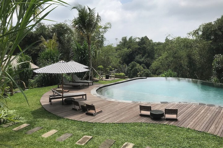 Pool 64 of 73