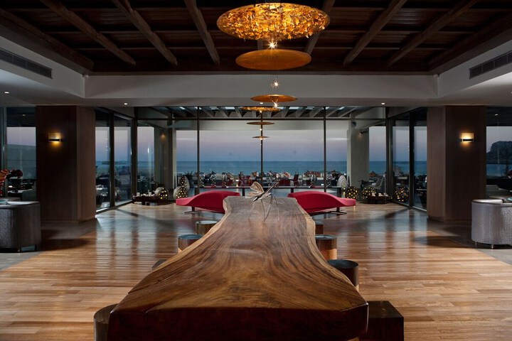 Lounge 171 of 253