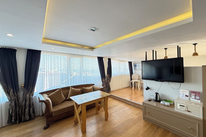 Room 50 of 84
