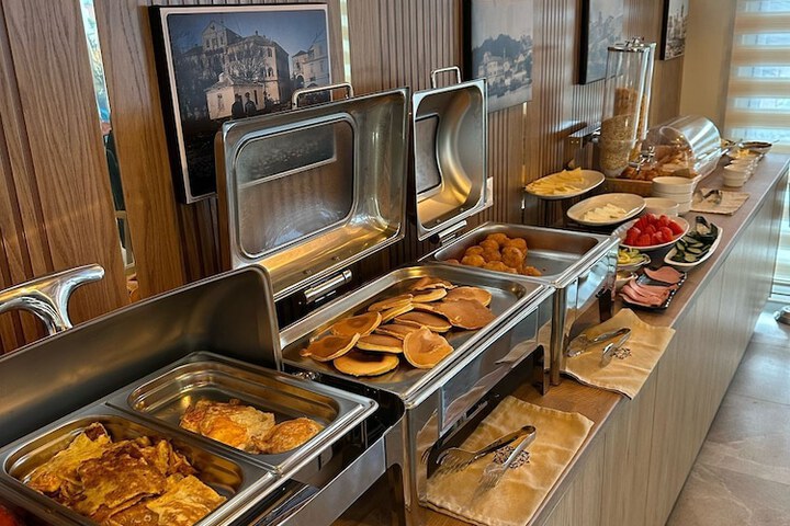 Breakfast/Coffee Service 89 of 120