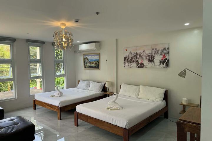 Room 5 of 12
