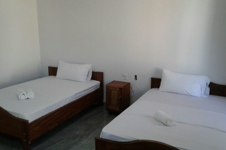 Room 7 of 8