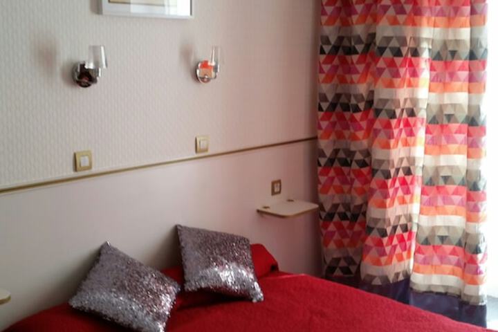 Room 10 of 27