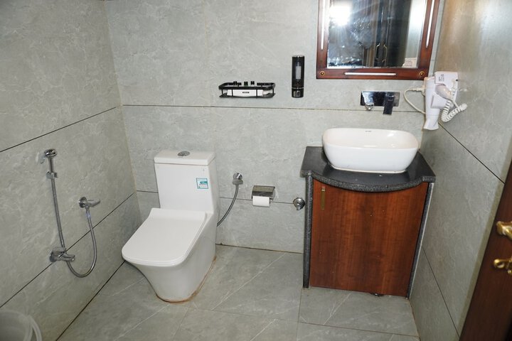 Room 32 of 53