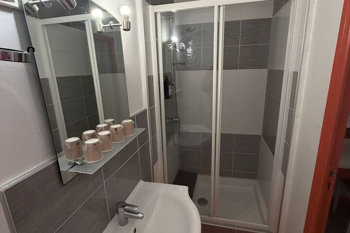 Room 21 of 42