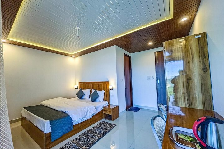 Room 2 of 6