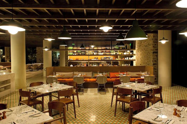 Dining 106 of 137