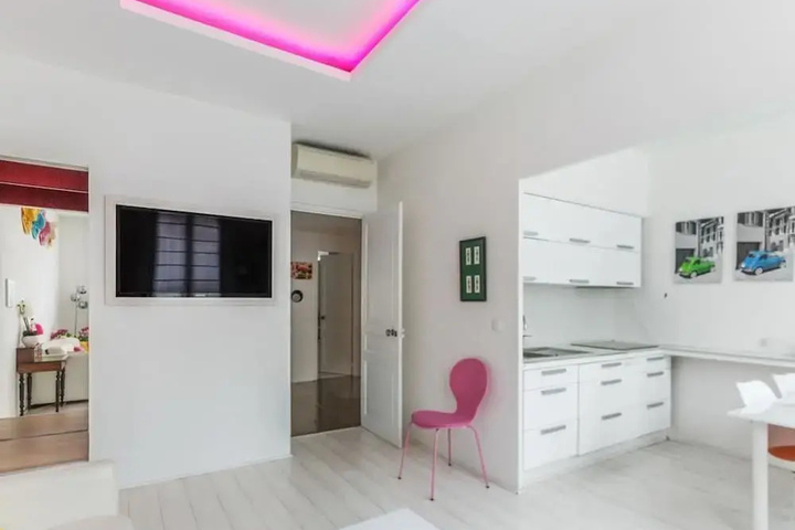 Room 5 of 18