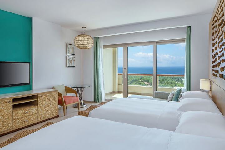 Room 10 of 100