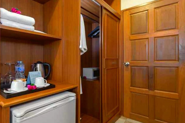 Room 4 of 37