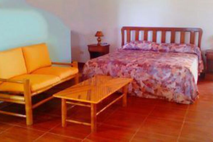 Room 6 of 8