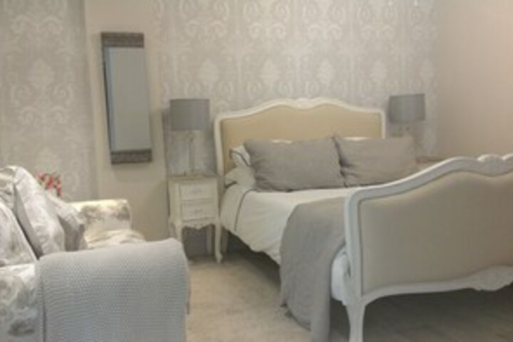 Whispering Cottages Bed & Breakfast