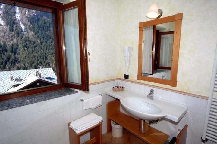 Room 19 of 38