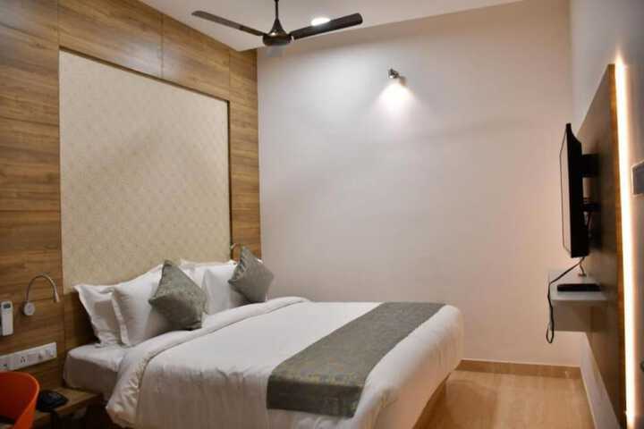 Room 13 of 24