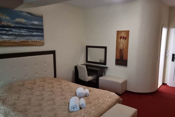 Room 3 of 37