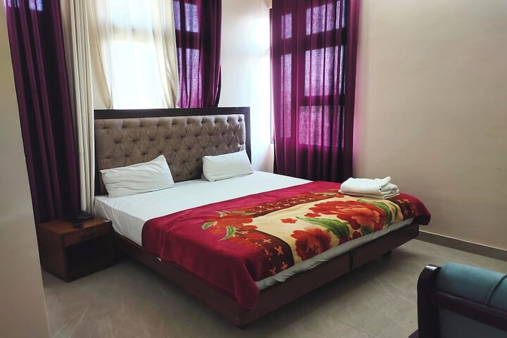 Room 5 of 32