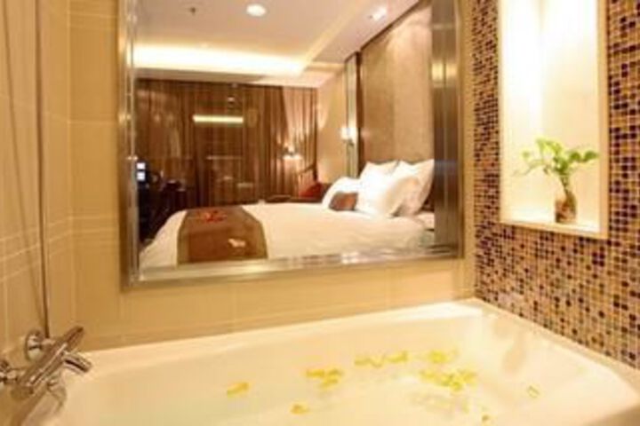 Room 10 of 73