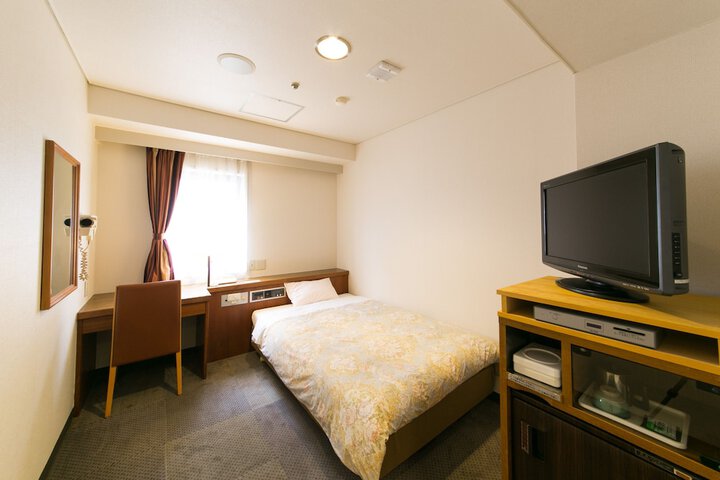 Room 8 of 37