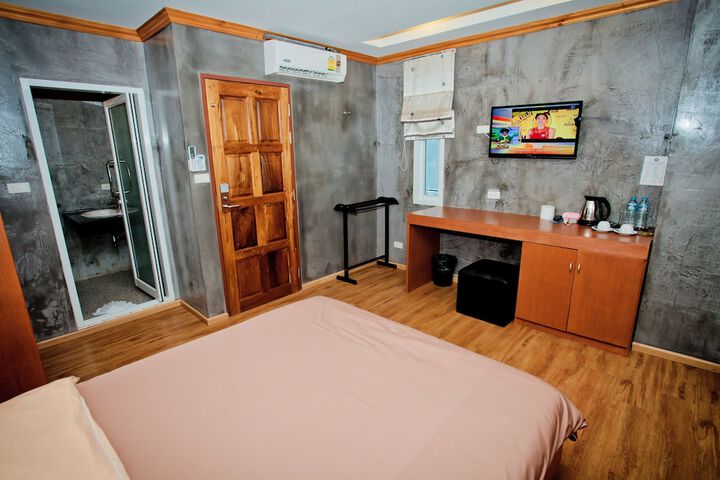 Room 12 of 40