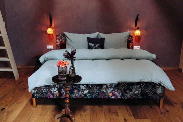 Room 3 of 40