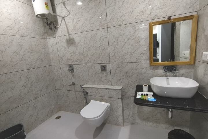 Room 12 of 29