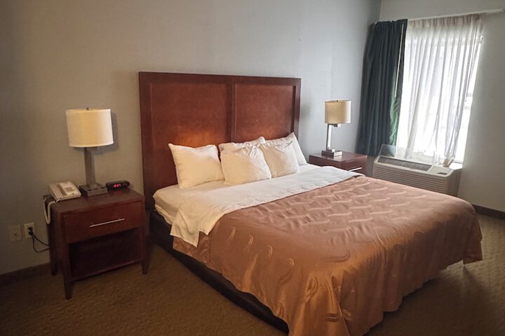 1 King Bed (2 of 7)