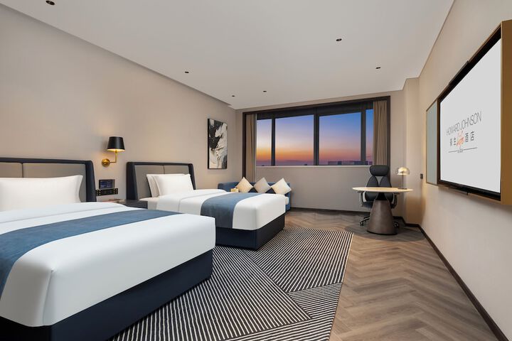 Room 32 of 46