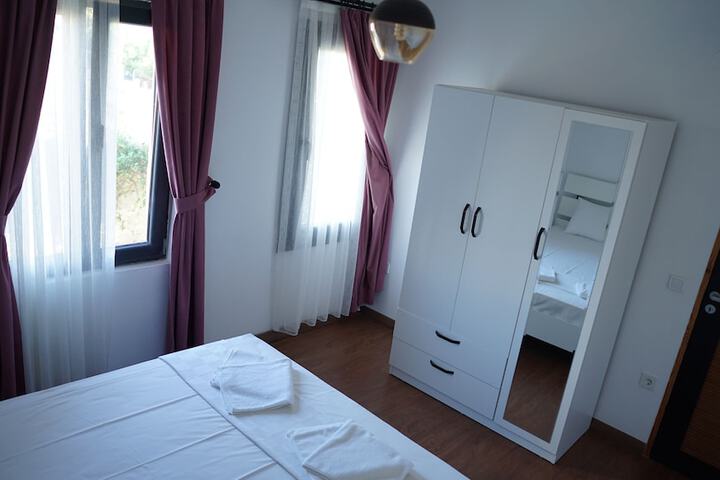 Room 83 of 139