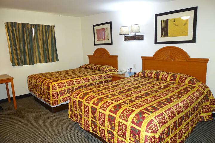 1 Queen Bed (15 of 23)