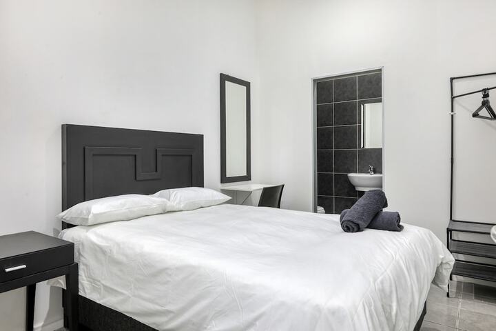 Room 13 of 28