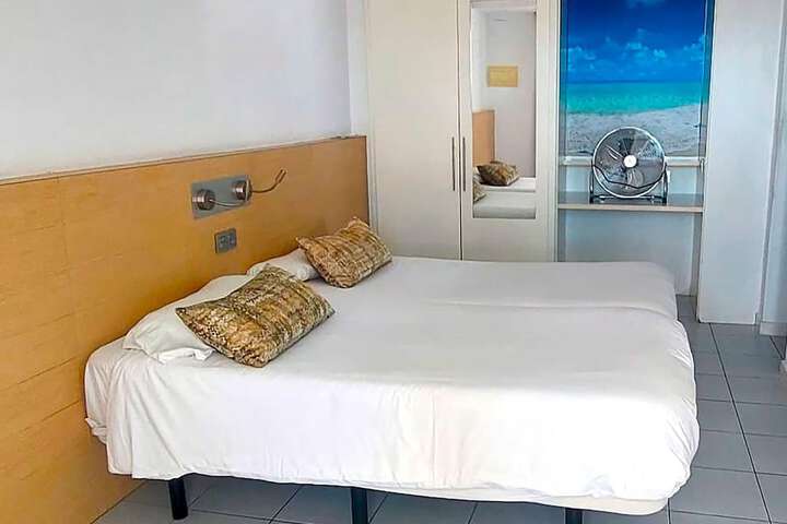Room 50 of 179