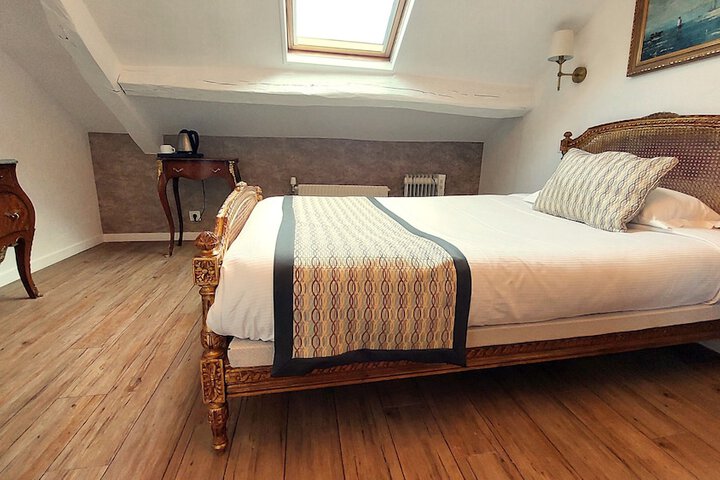 Room 15 of 27