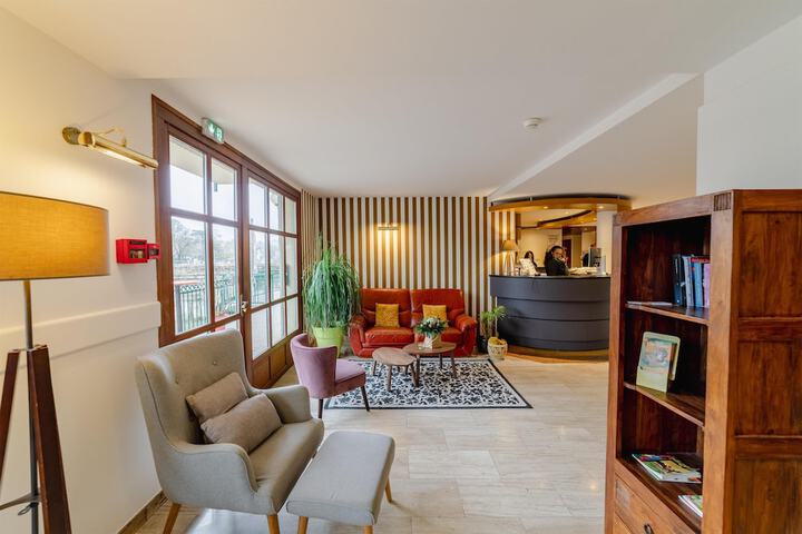 Guest Lobby