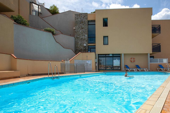 Hotel with Pool