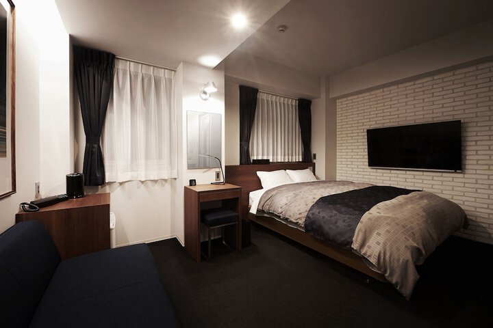 Room 12 of 33