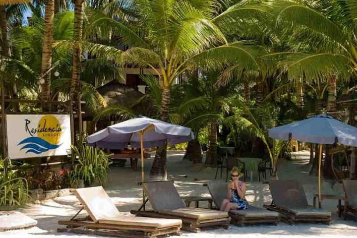 Hotel Pool