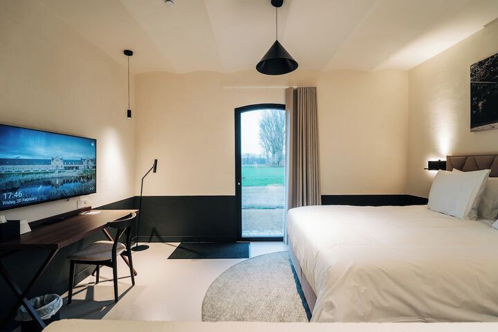 Room 10 of 48