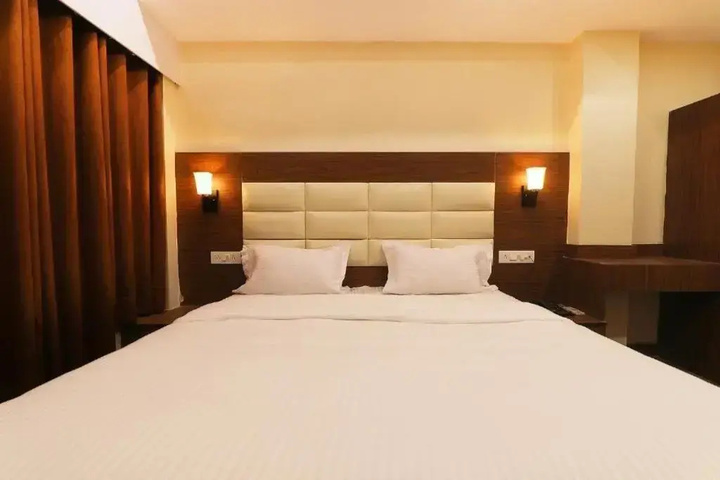 Room 3 of 10