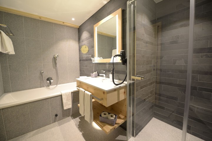 Room 30 of 65