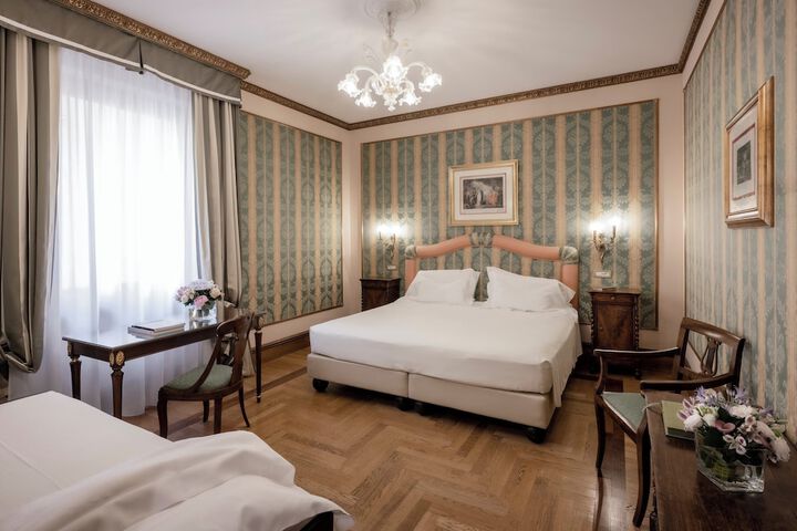Room 42 of 90