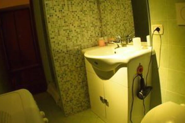 Room 2 of 25