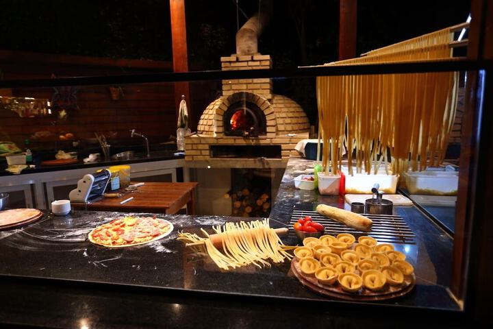 Dining 16 of 19