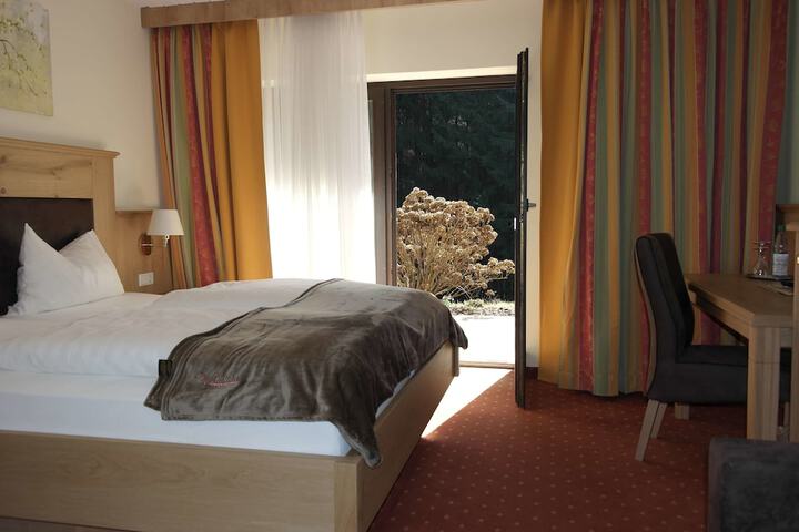 Room 5 of 38
