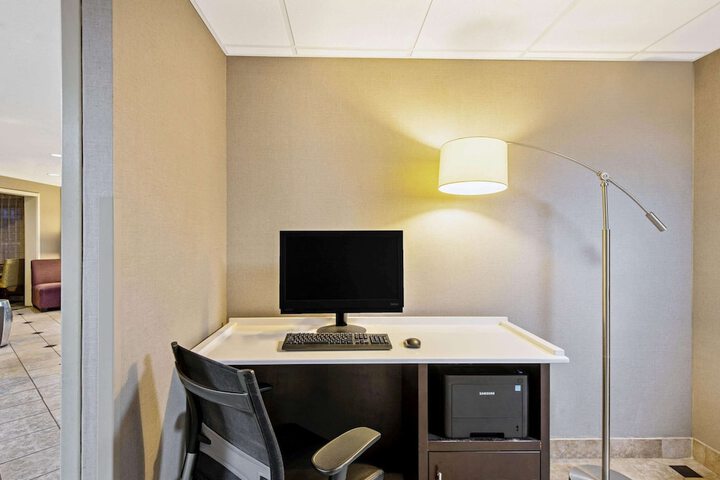 Business Center 26 of 28
